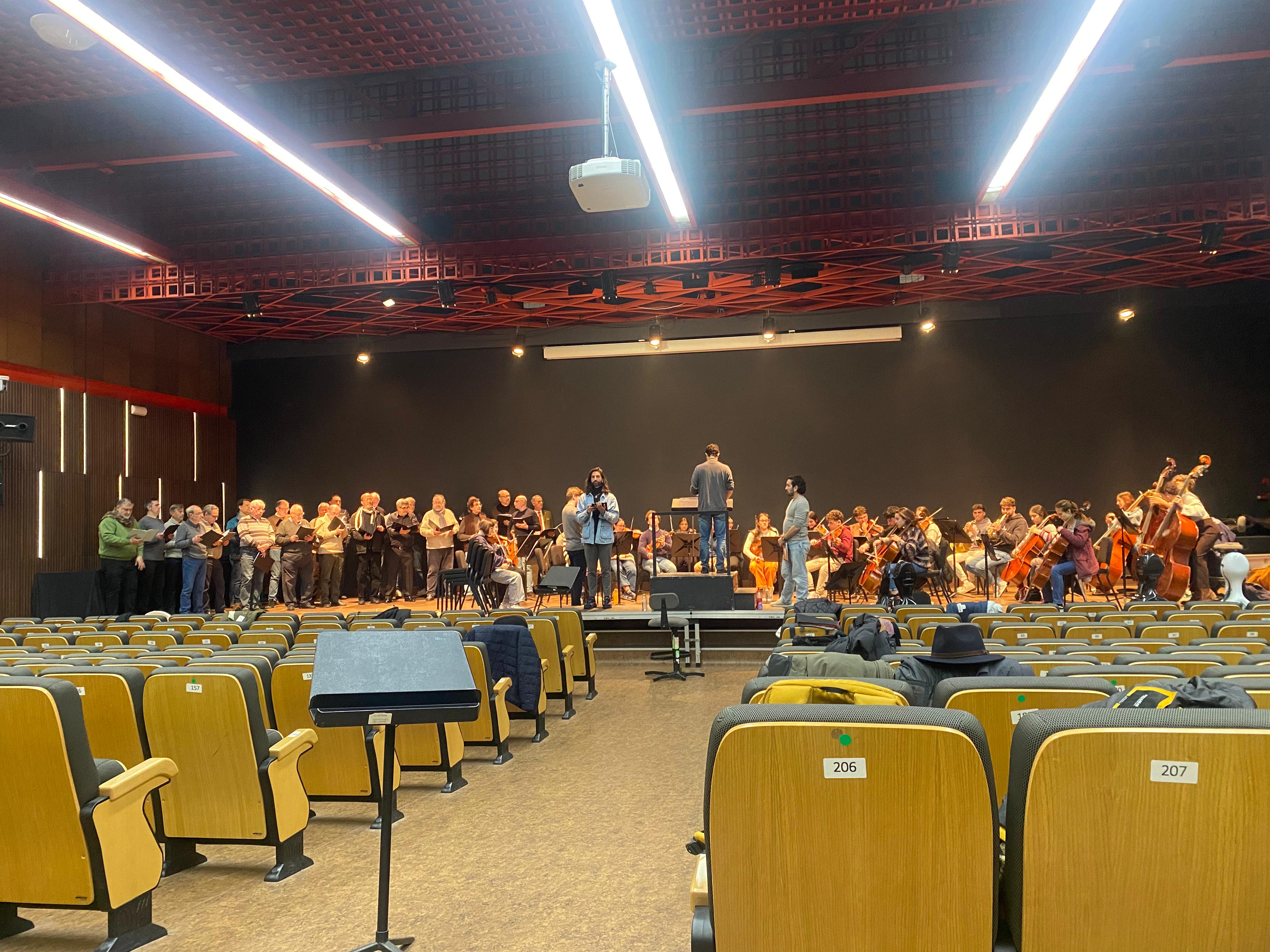 Fotografía 17 del Coro de la Asociación de Amigos del Teatro de la Maestranza