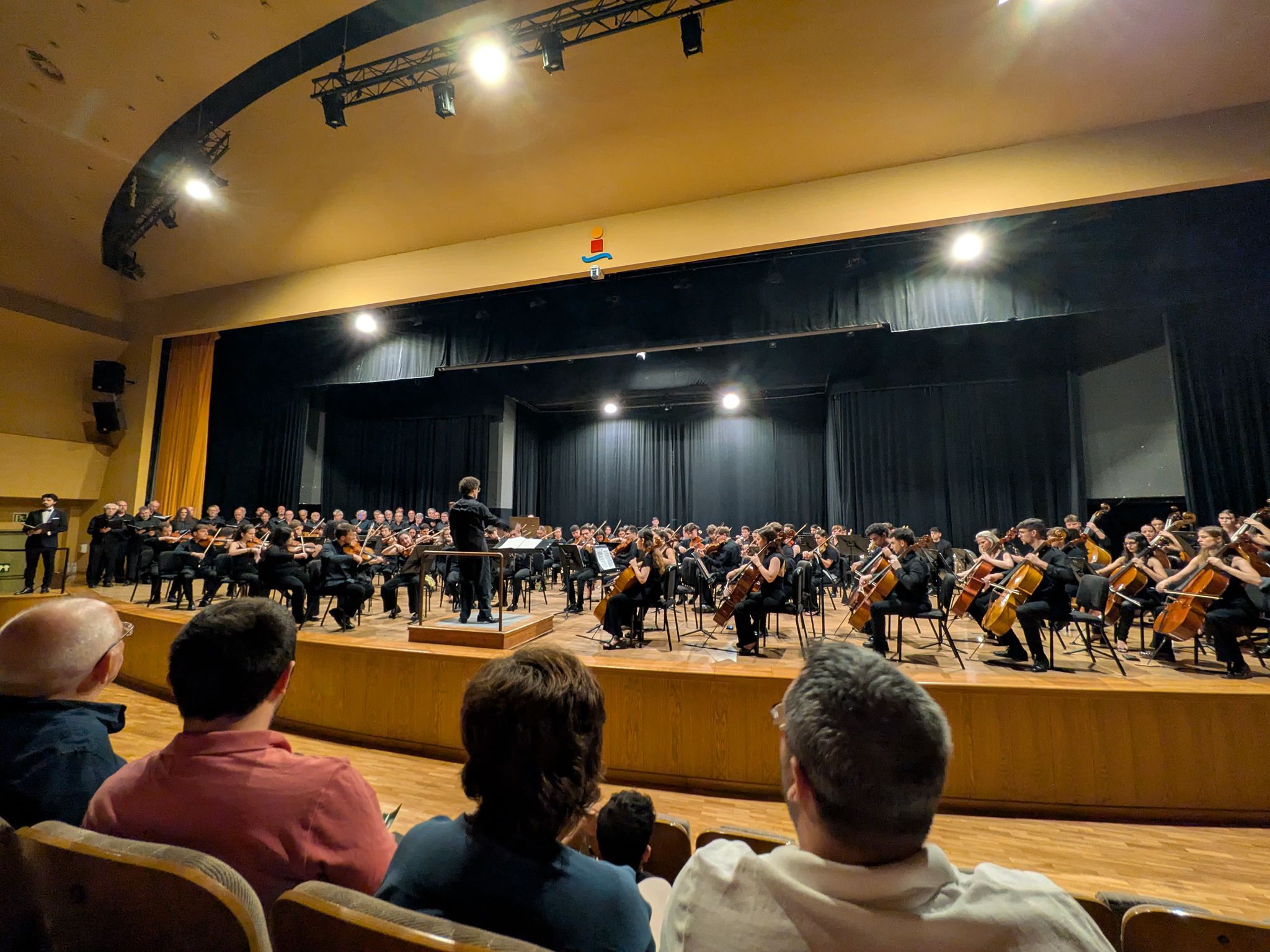 Fotografía 23 del Coro de la Asociación de Amigos del Teatro de la Maestranza