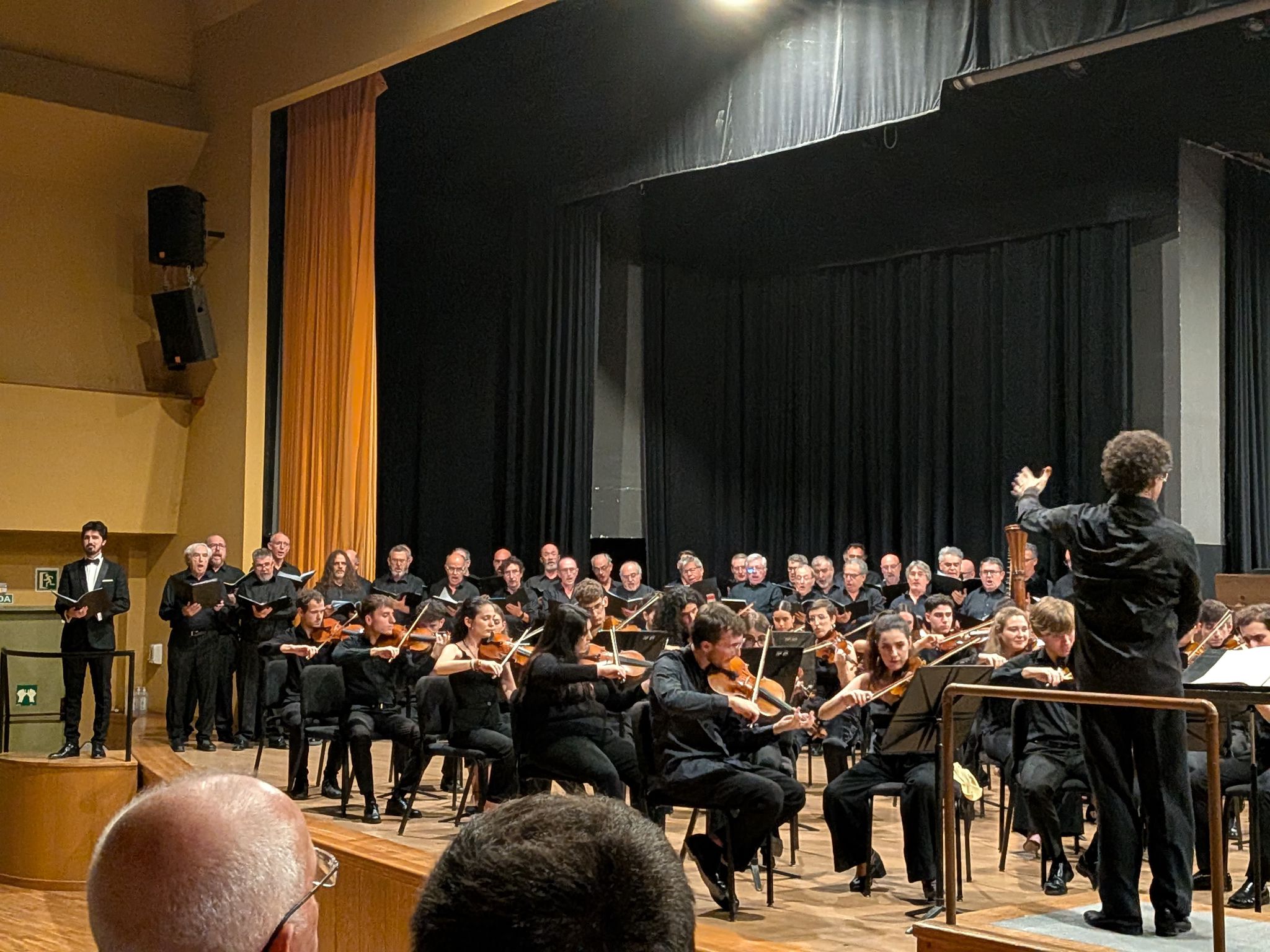 Fotografía 24 del Coro de la Asociación de Amigos del Teatro de la Maestranza